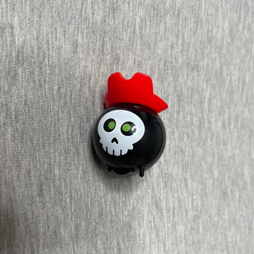Max Fun Wind-up Toy Halloween Pirate Skull Head 3” Walking Party Favor Figure